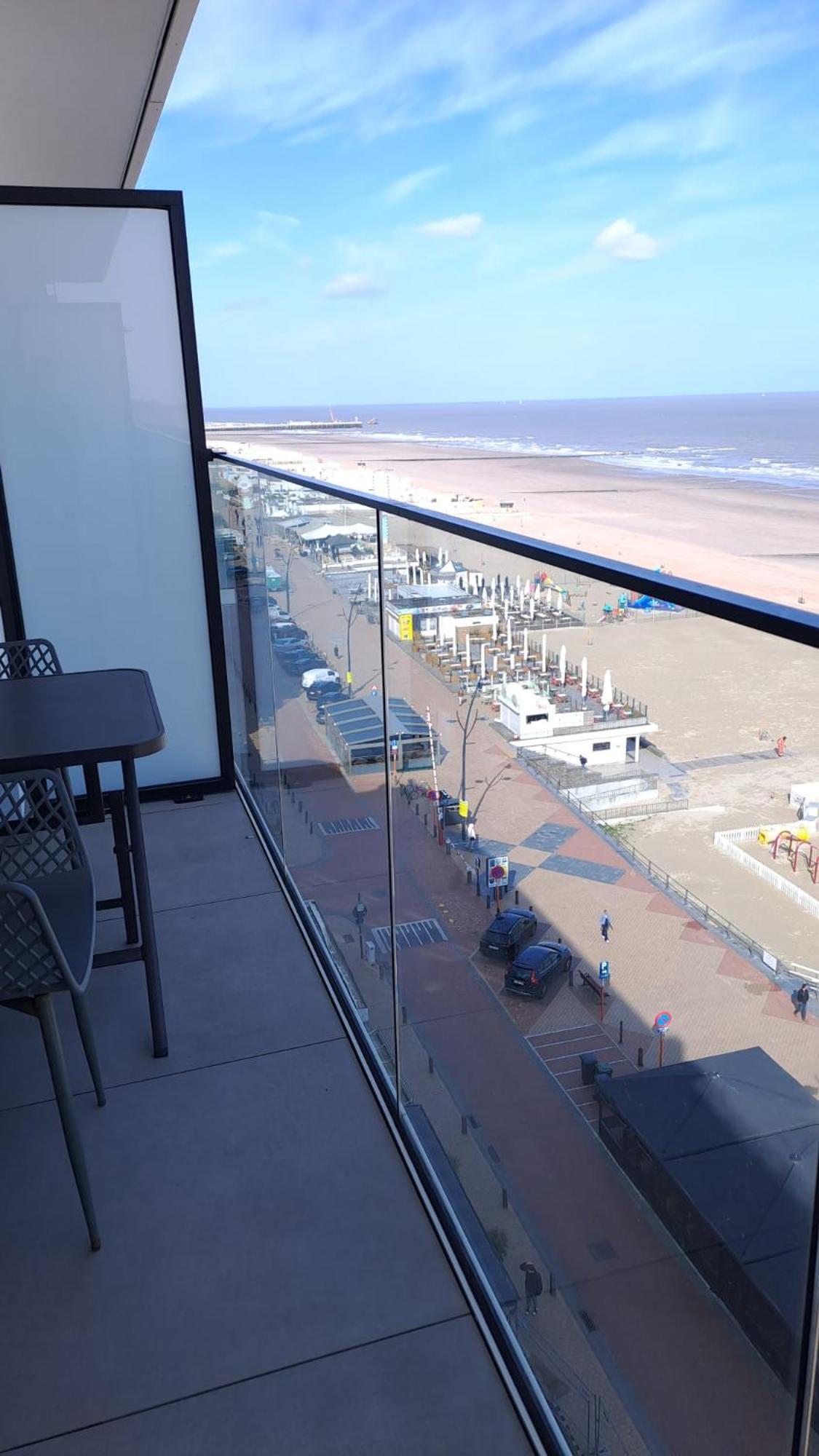 Modern Studio With Beautiful Sea View - 9Th Floor Blankenberge Bagian luar foto