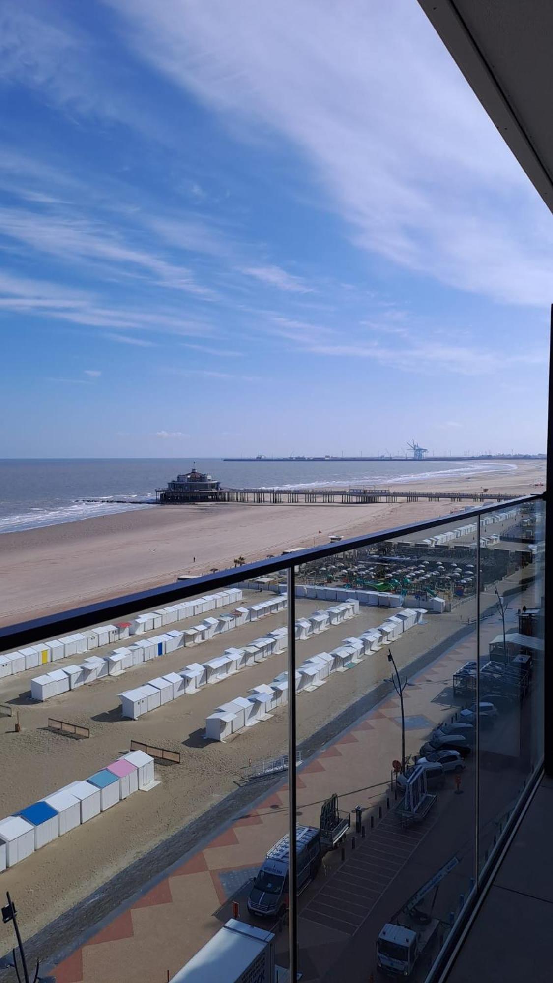 Modern Studio With Beautiful Sea View - 9Th Floor Blankenberge Bagian luar foto